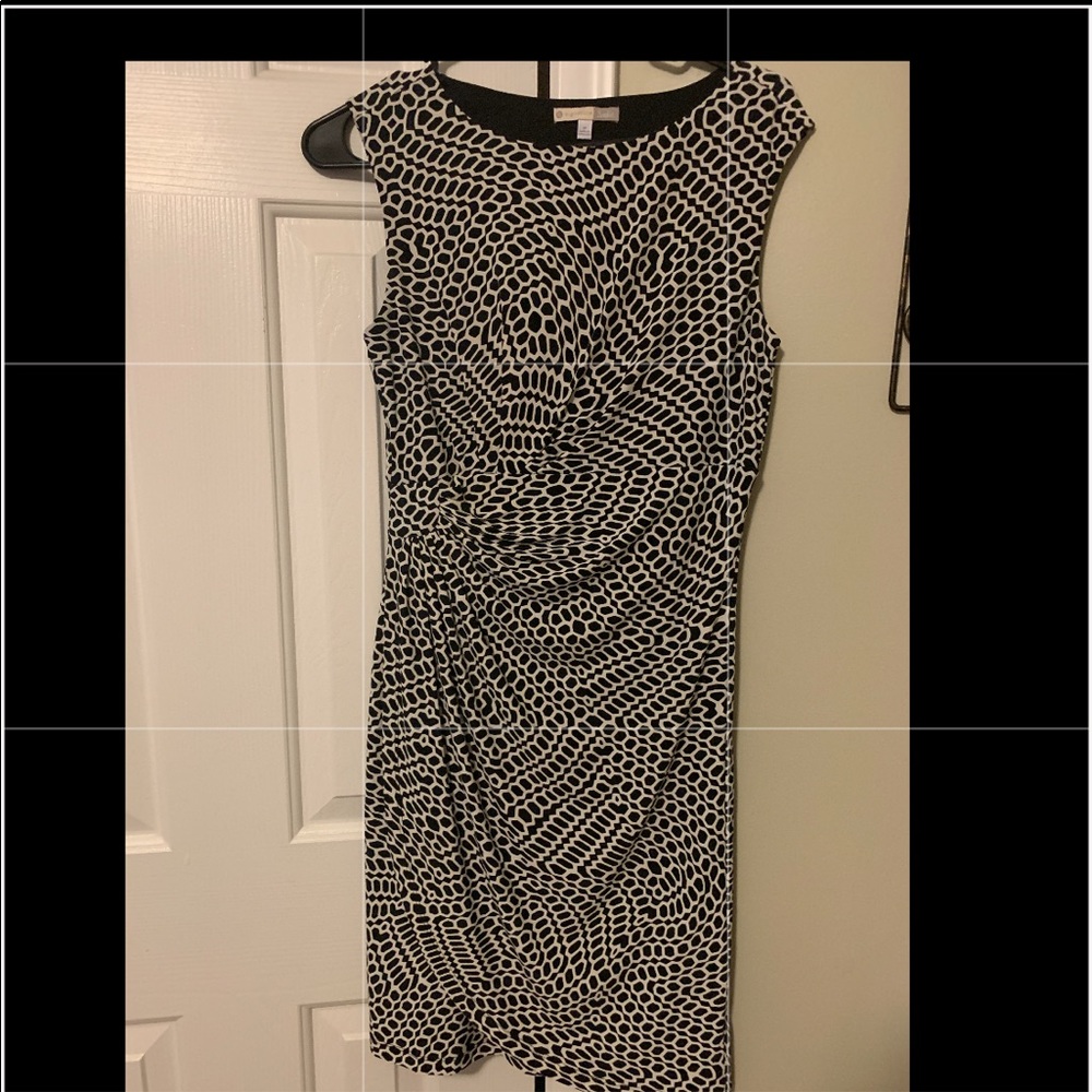 Black sleeveless dress